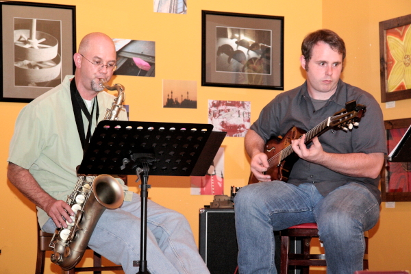 Guitarist Vic Dillahay and saxophonist Doug Carmichael atSun Rose Cafe