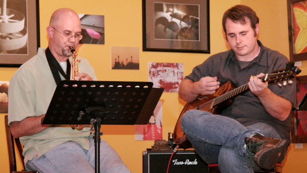 Guitarist Vic Dillahay and saxophonist Doug Carmichael atSun Rose Cafe